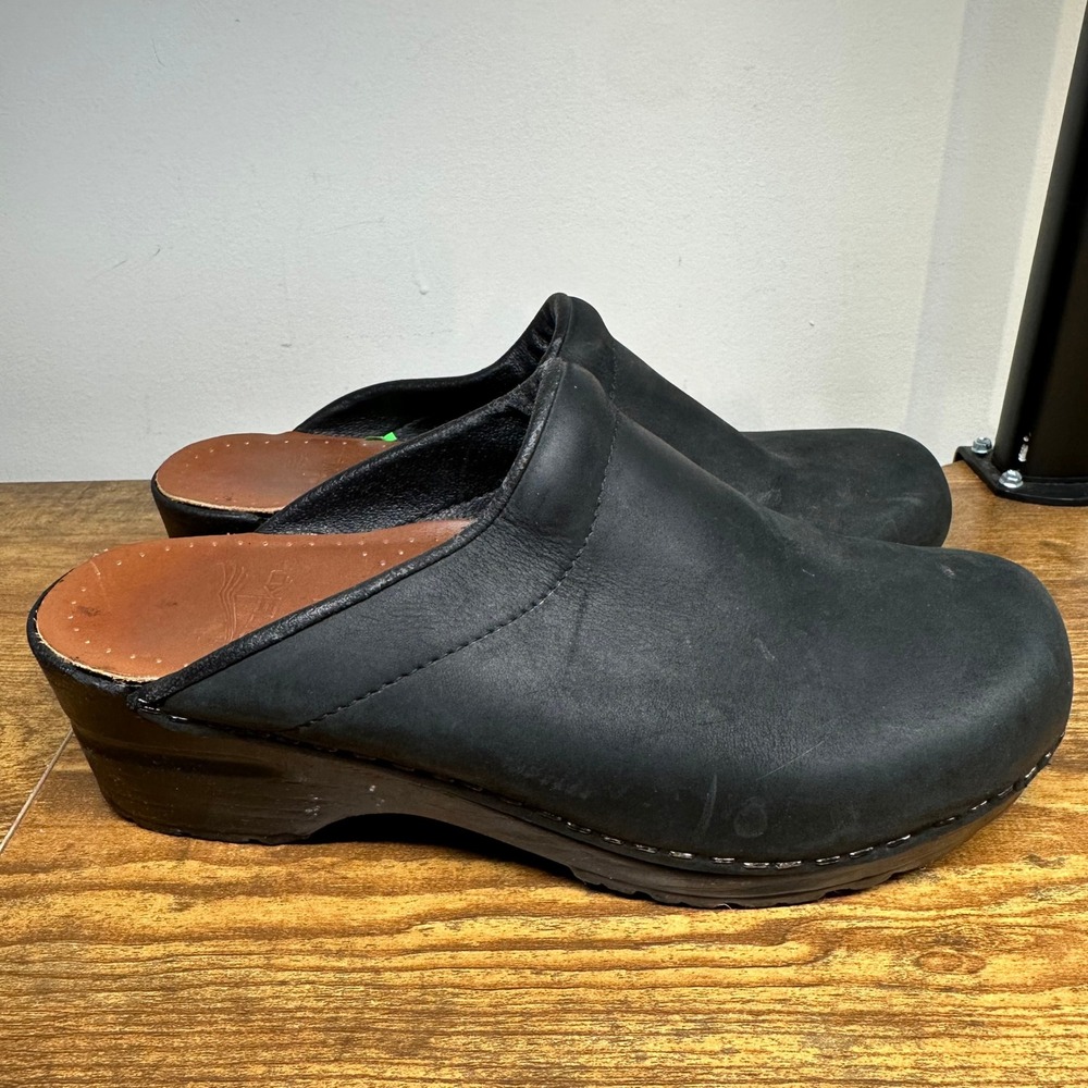 Dansko Professional Black Leather Clogs Mules Women 37 US 6.5-7 Matte Stapled